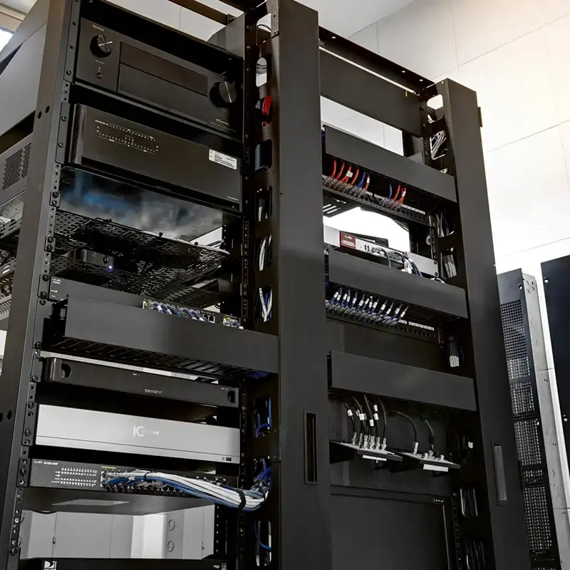 Conectividad cableado estructurado redes WiFi y fibra óptica
