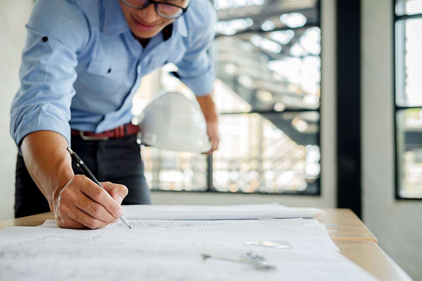 Especificación tecnológica para arquitectos, diseñadores de interiores y consultores MEP en Guatemala y El Salvador